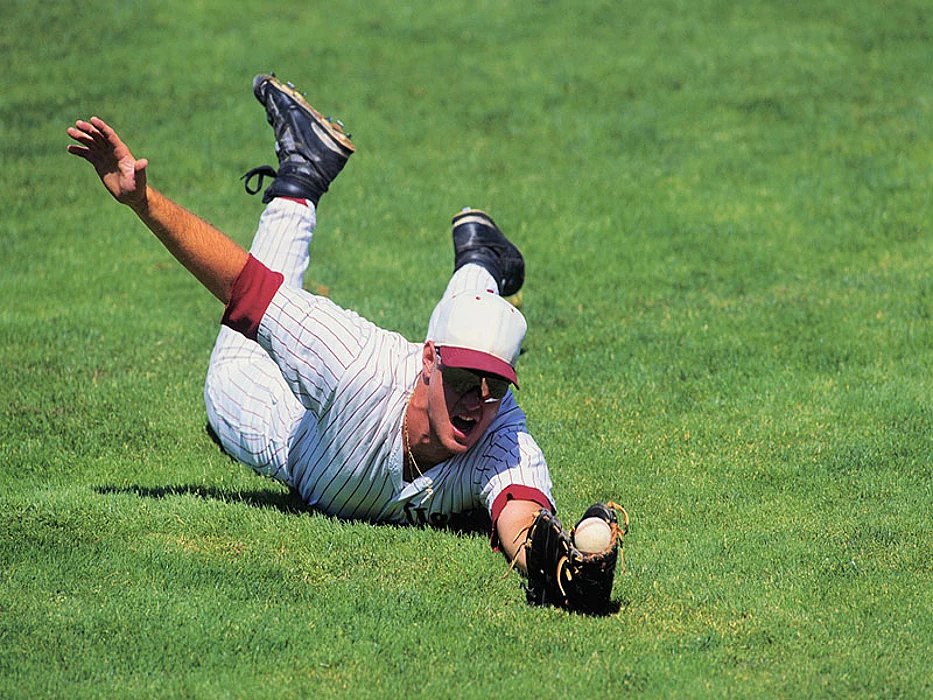 baseball fielder making catch