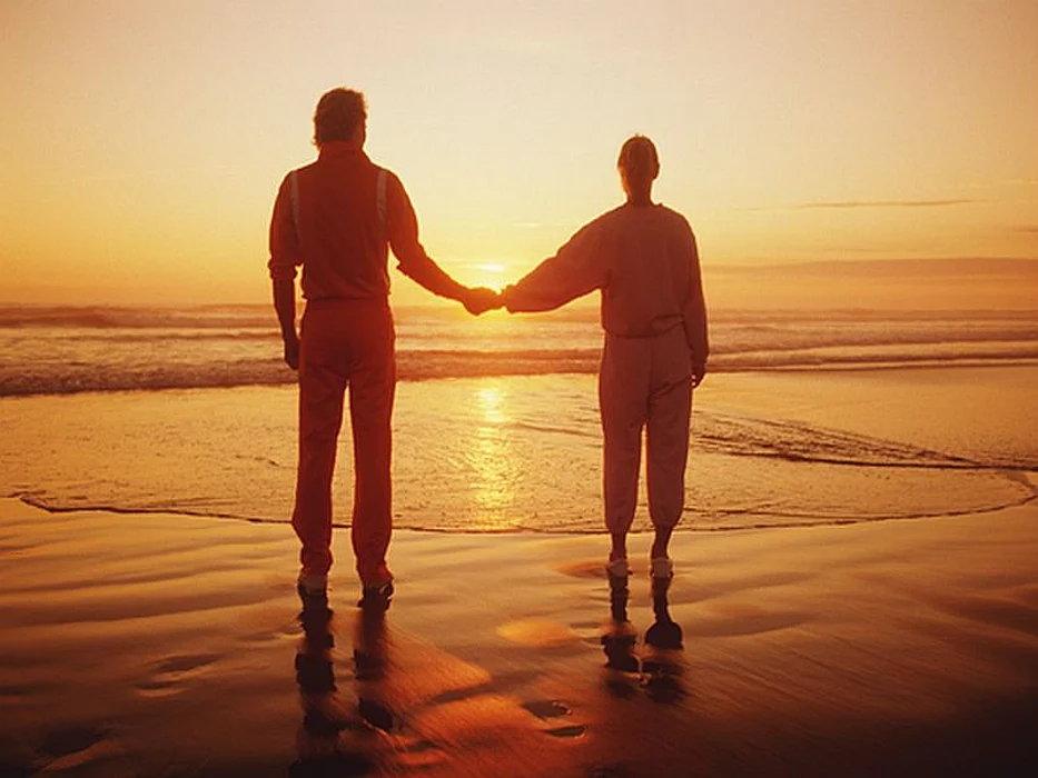 couple holding hands