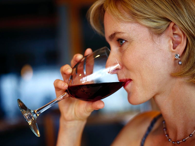 Avoiding `Wine Teeth` This Holiday Season