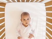 米国小児科学会が乳幼児の安全な睡眠環境に関する推奨を改訂