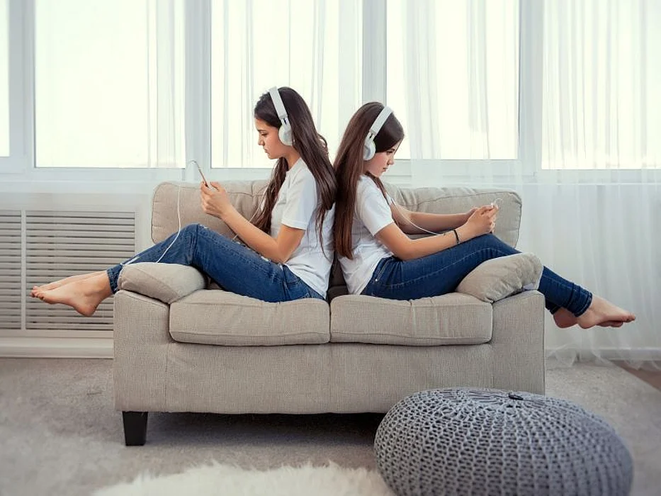 teens on phone