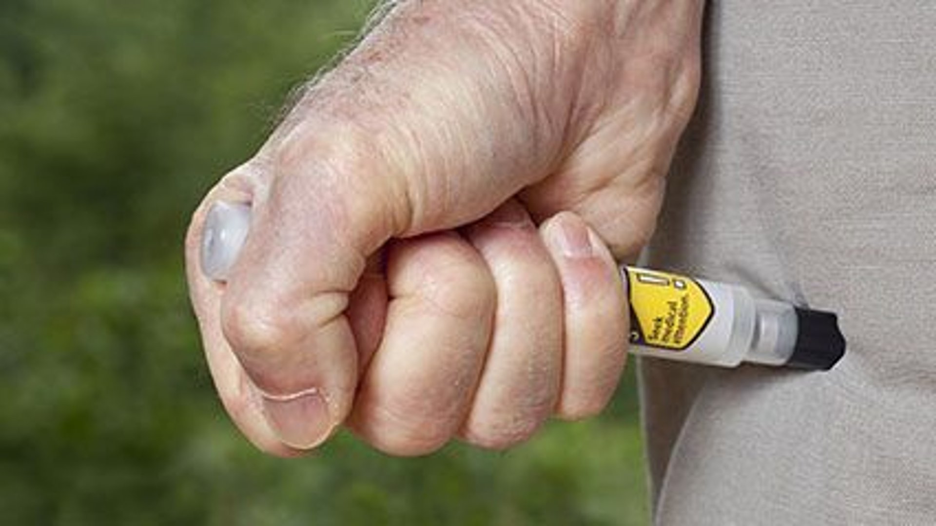 News Picture: Dangerous Myths Keep Many Adults With Food Allergies From Getting an EpiPen