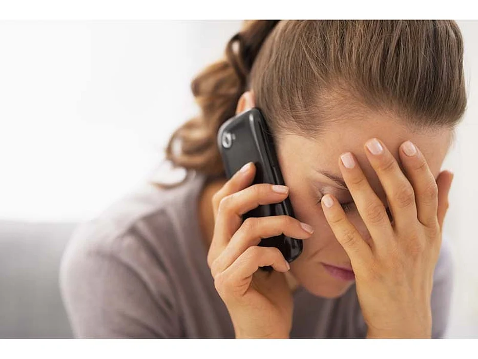 woman caling on the cellphone