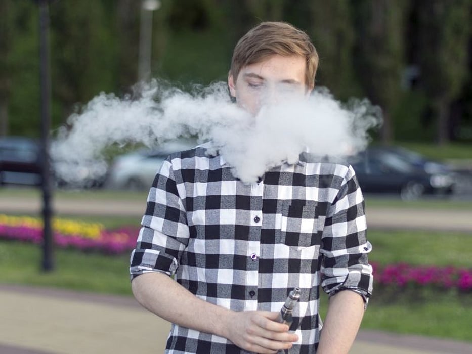 teen vaping