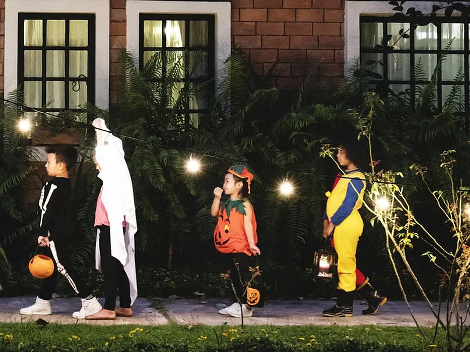 kids in costume on halloween