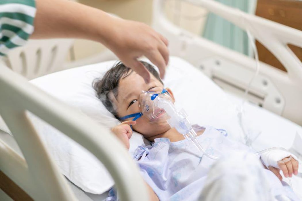 child hospital patient oxygen