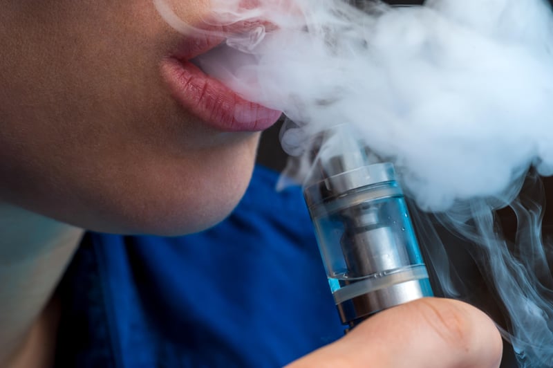 1 in 7 U.S. High School Students Now Vapes