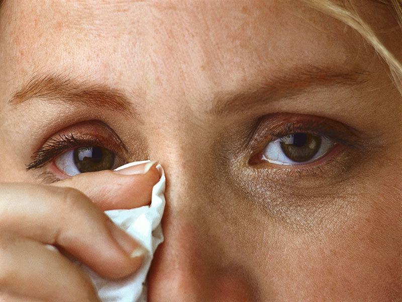 Imagen de noticias: La enfermedad ocular amenazante es rara después de la infección por COVID