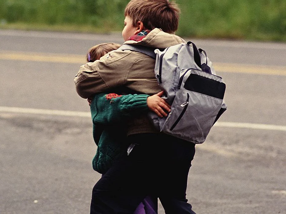 toddlers hugging