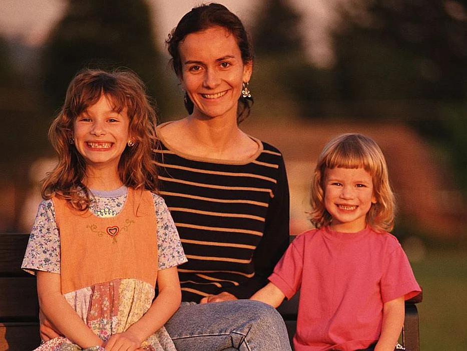 mother and two girls