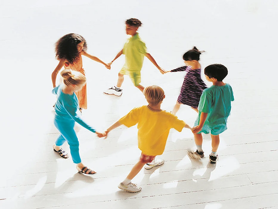 kids holdings hands in a circle
