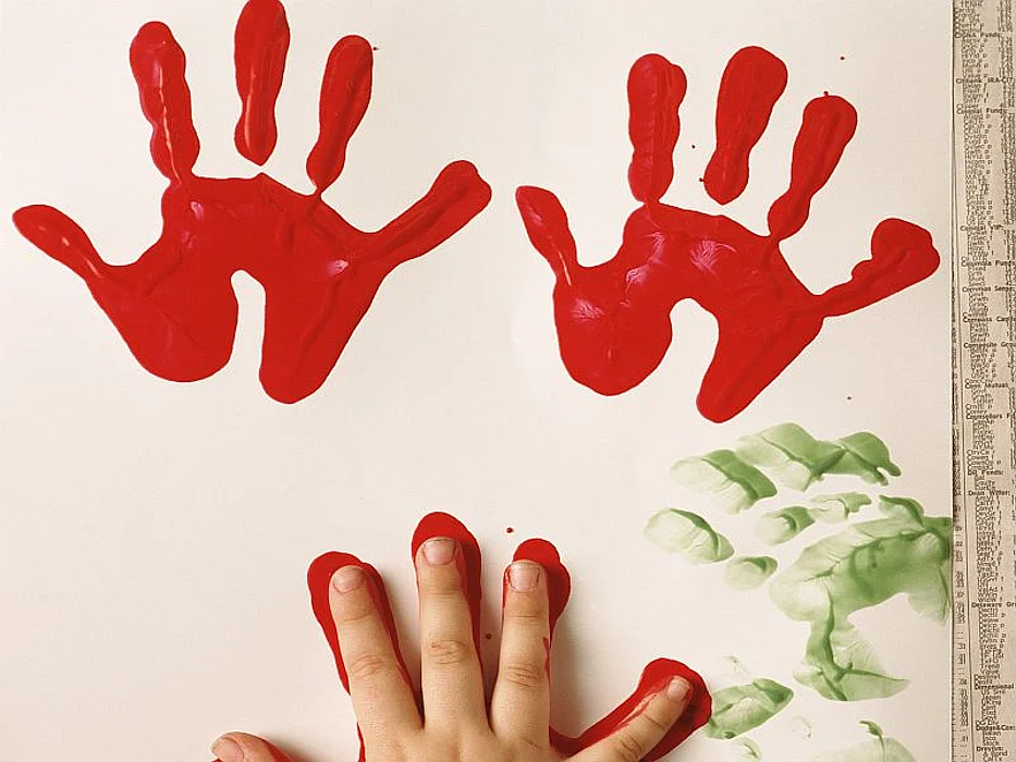 fingerpainting handprints