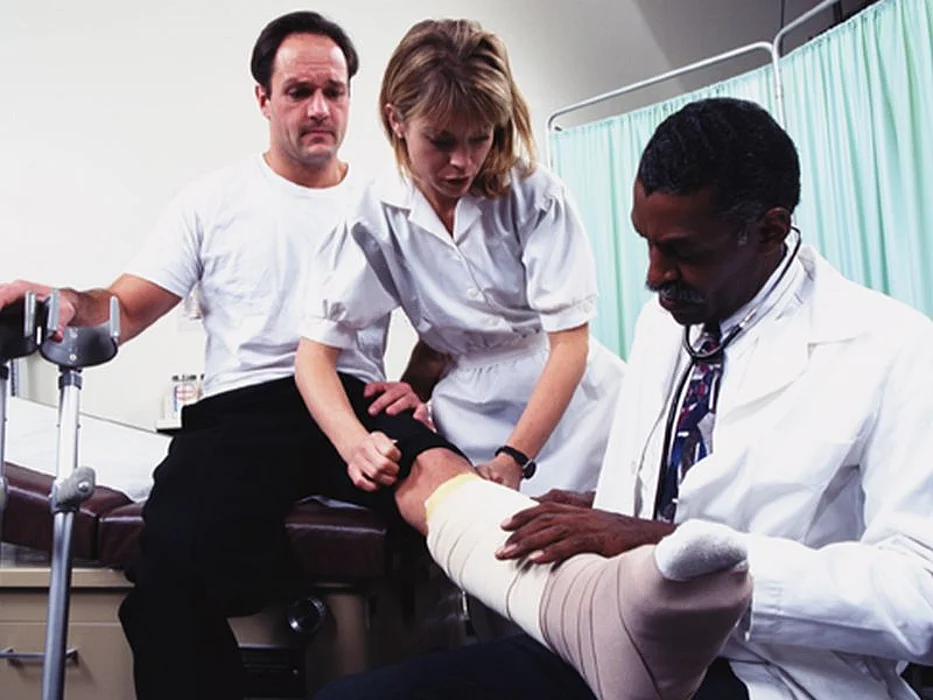 preparing cast on leg