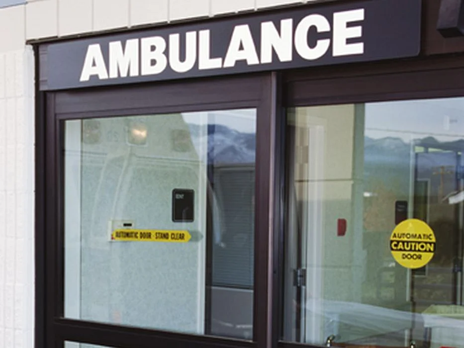 ambulance entrance sign