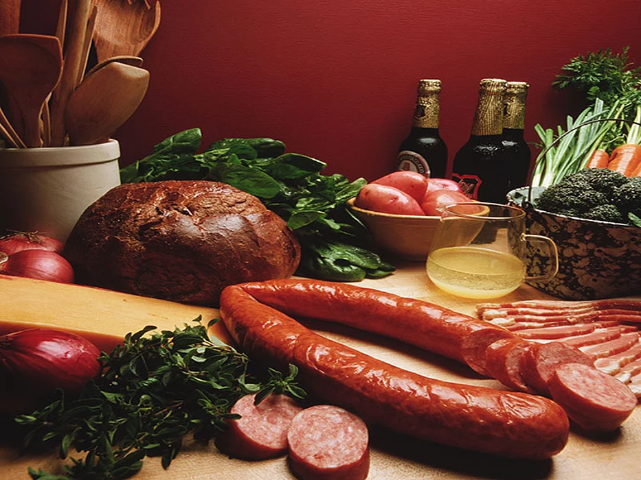 sausage with bread and vegetables