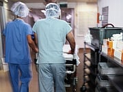 En la fuerza laboral de atención de la salud de EE. UU. hay muy pocas personas de las minorías: informe