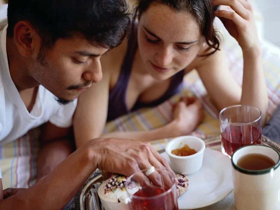 couple drinking tea