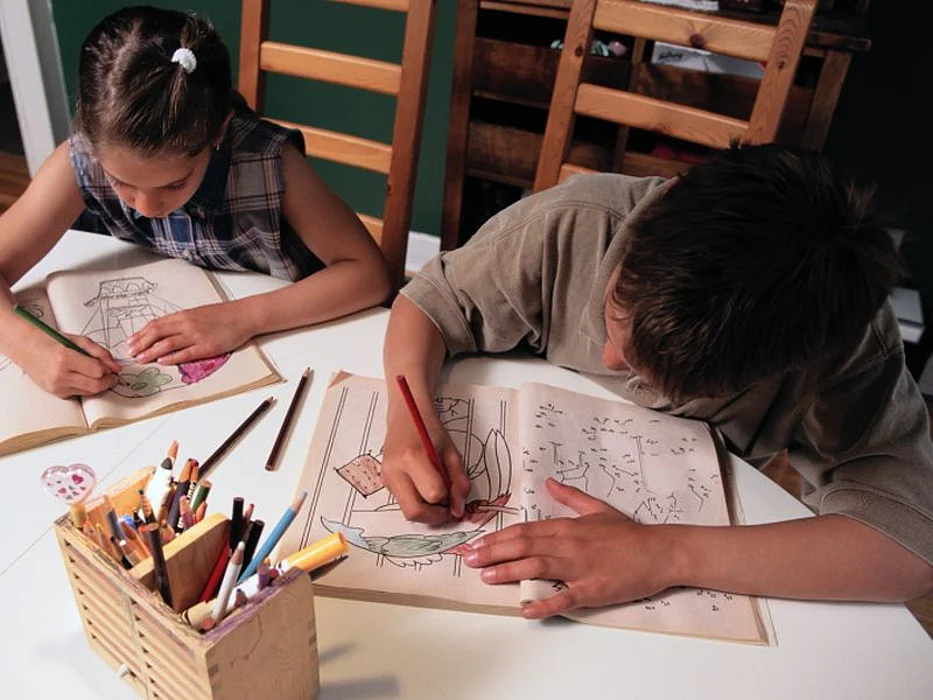 children drawing