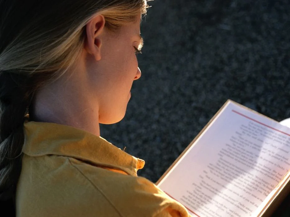 girl reading