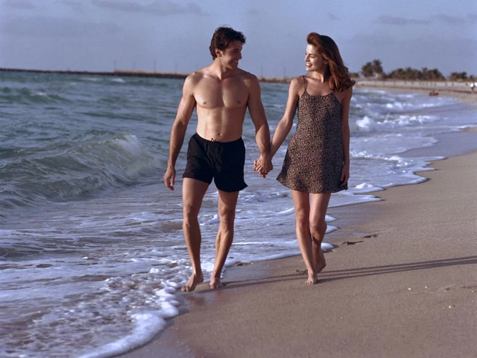 beach couple