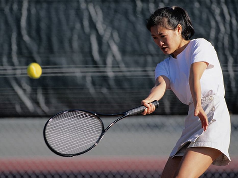woman playing tennis