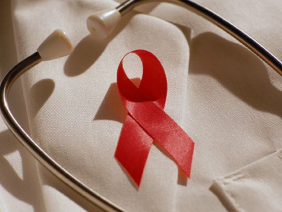 Las personas con VIH tienen más probabilidades de infecciones postvacunación con la COVID