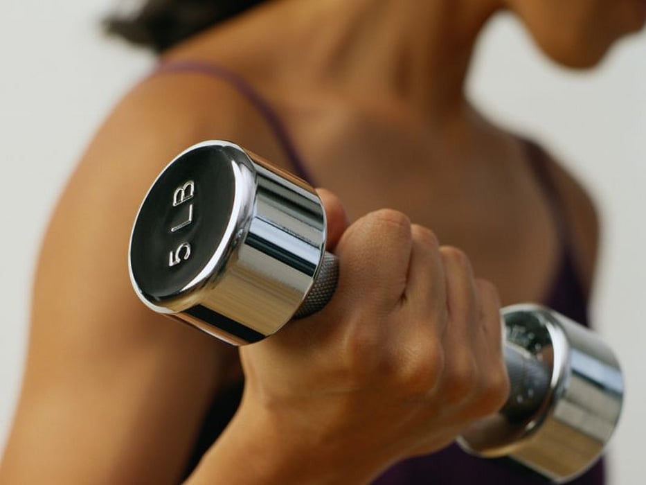 woman lifting weights