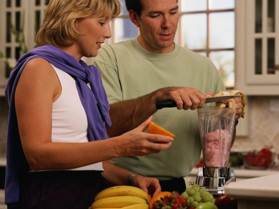 couple making a smoothie