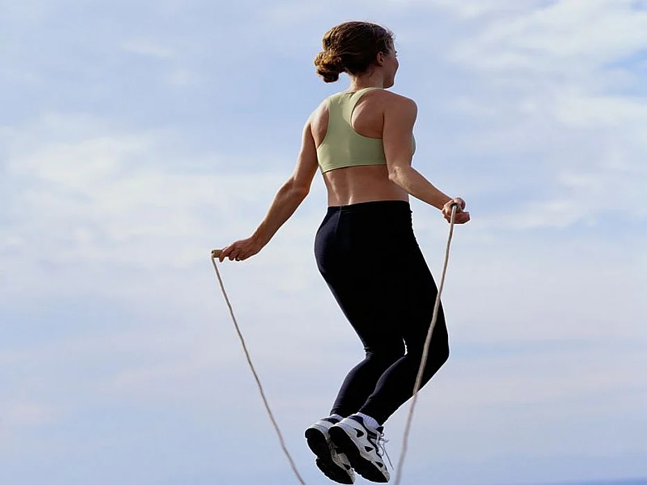 woman jumping rope