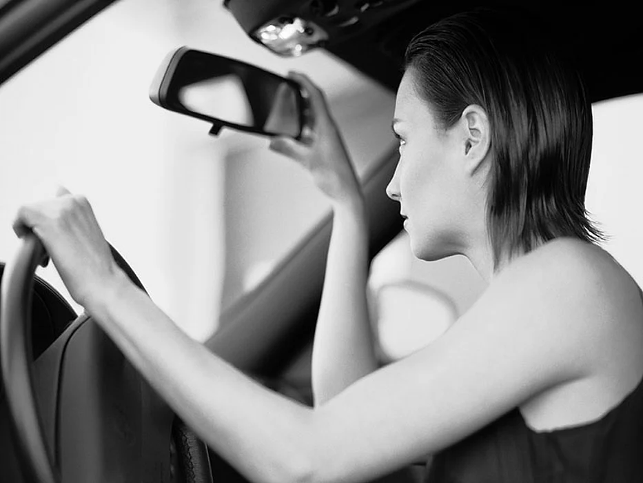 driving while looking in mirror