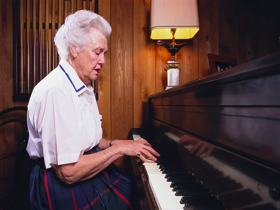 woman playing piano