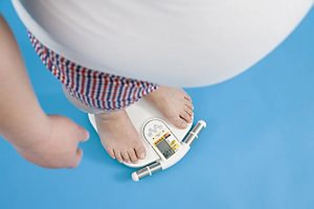 obese man weighs himself