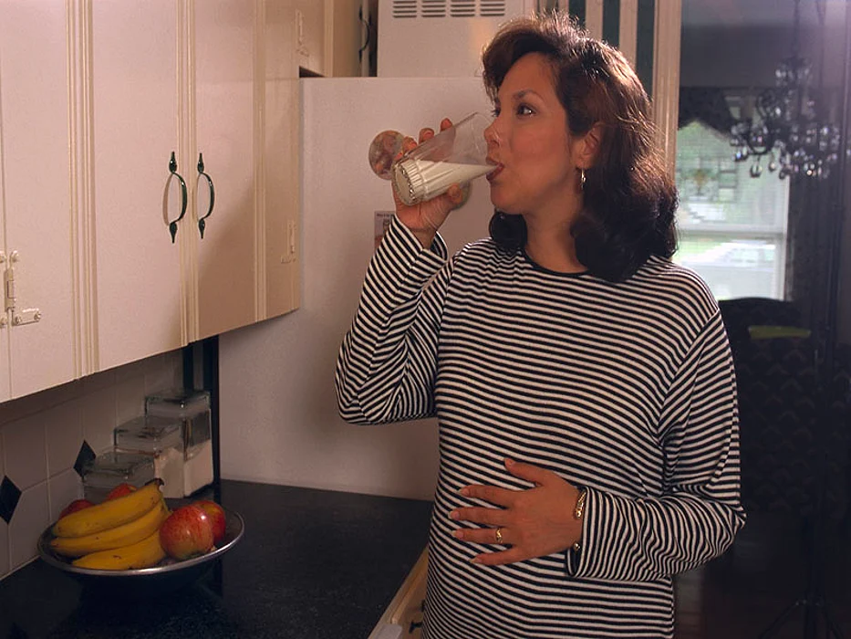 pregnant woman drinking milk