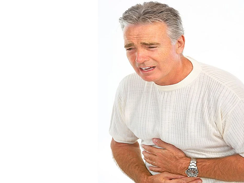 man with heartburn