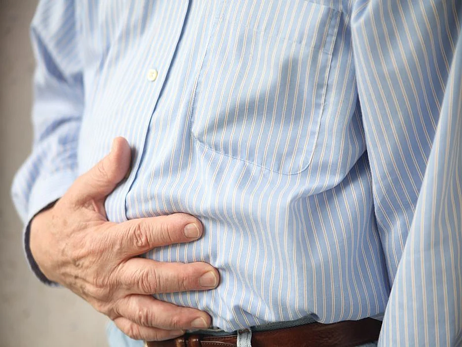 man with heartburn