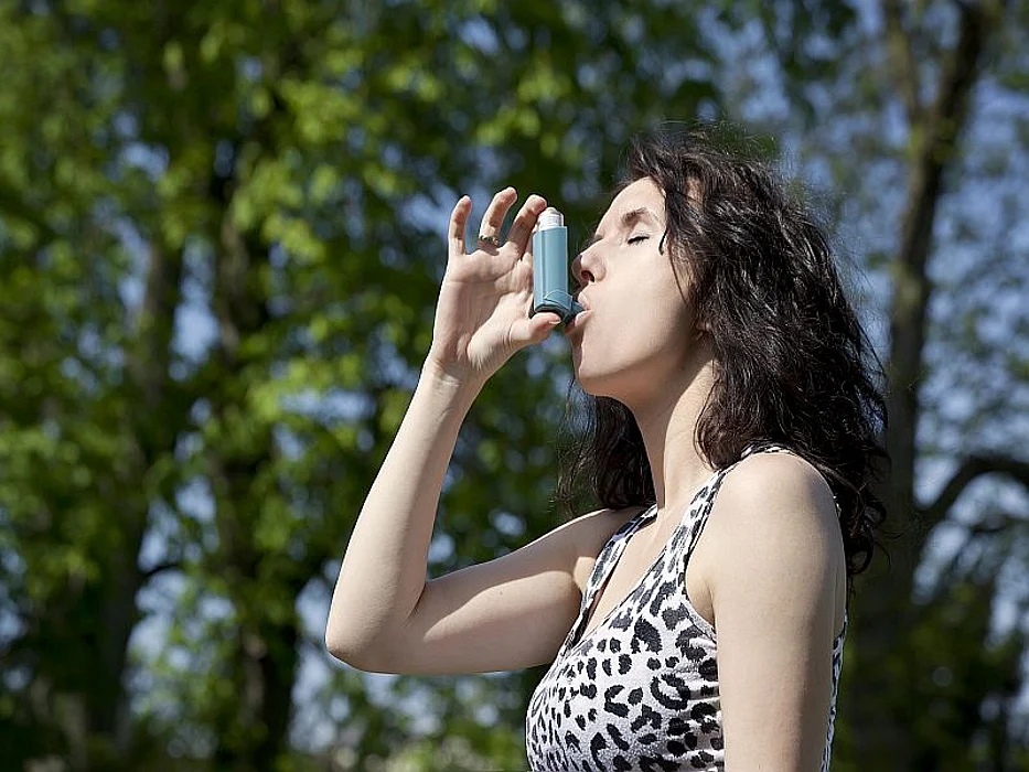 woman using inhaler
