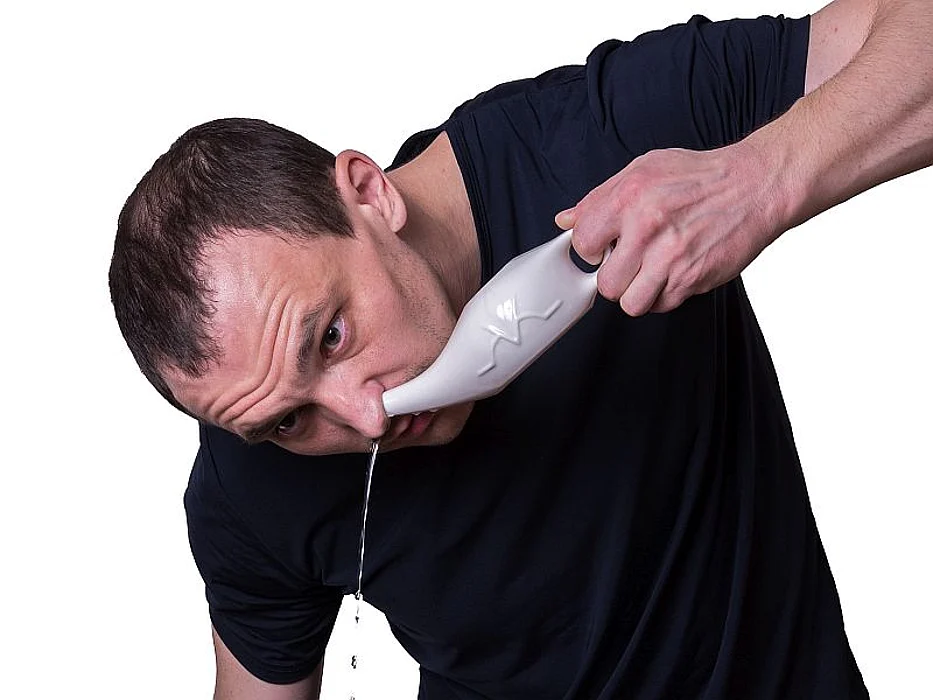 man using neti pot