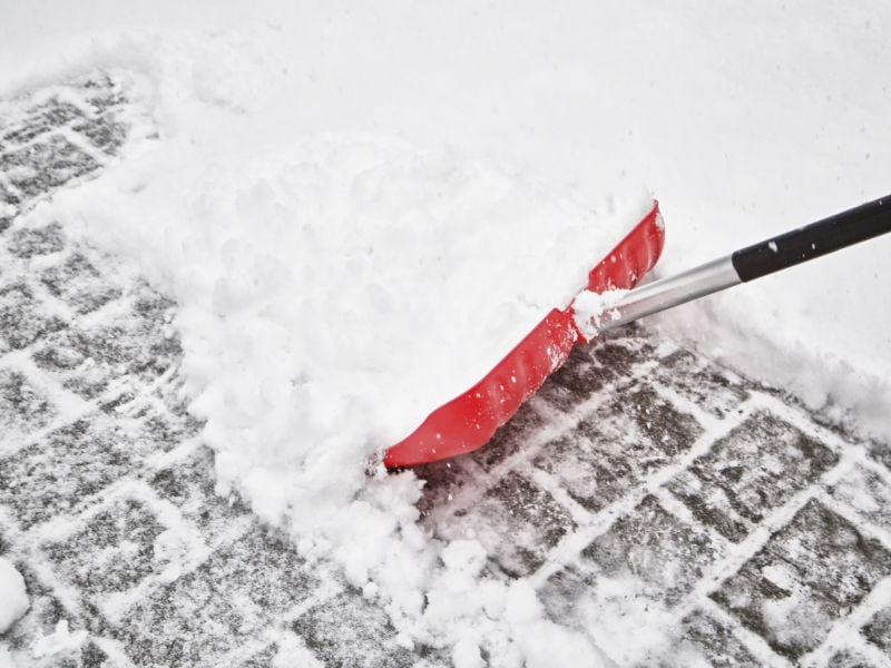 Shoveling Snow? Beware of Heart Hazards