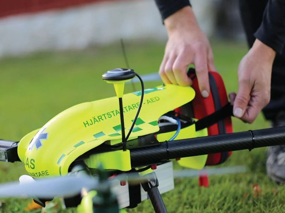 Bystander unloading AED from drone