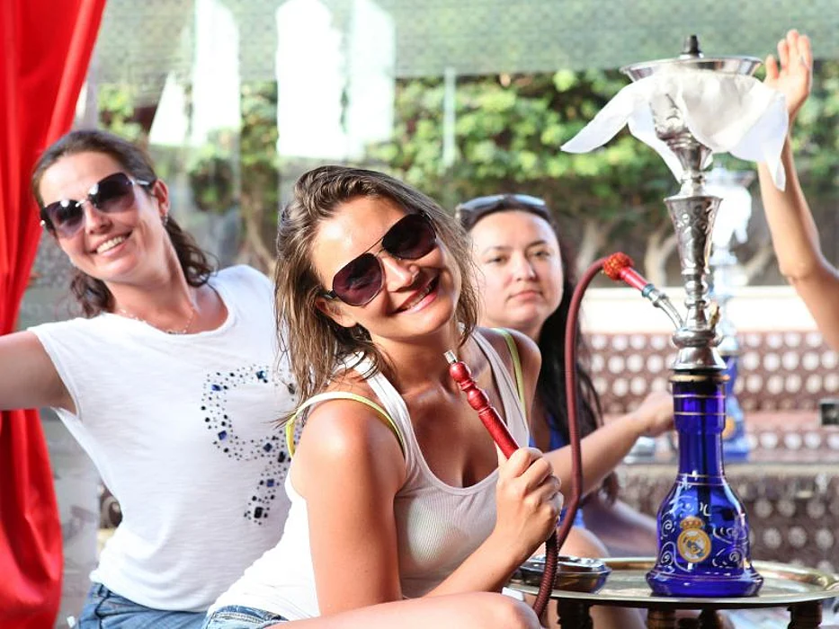 teen girls smoking a hookah