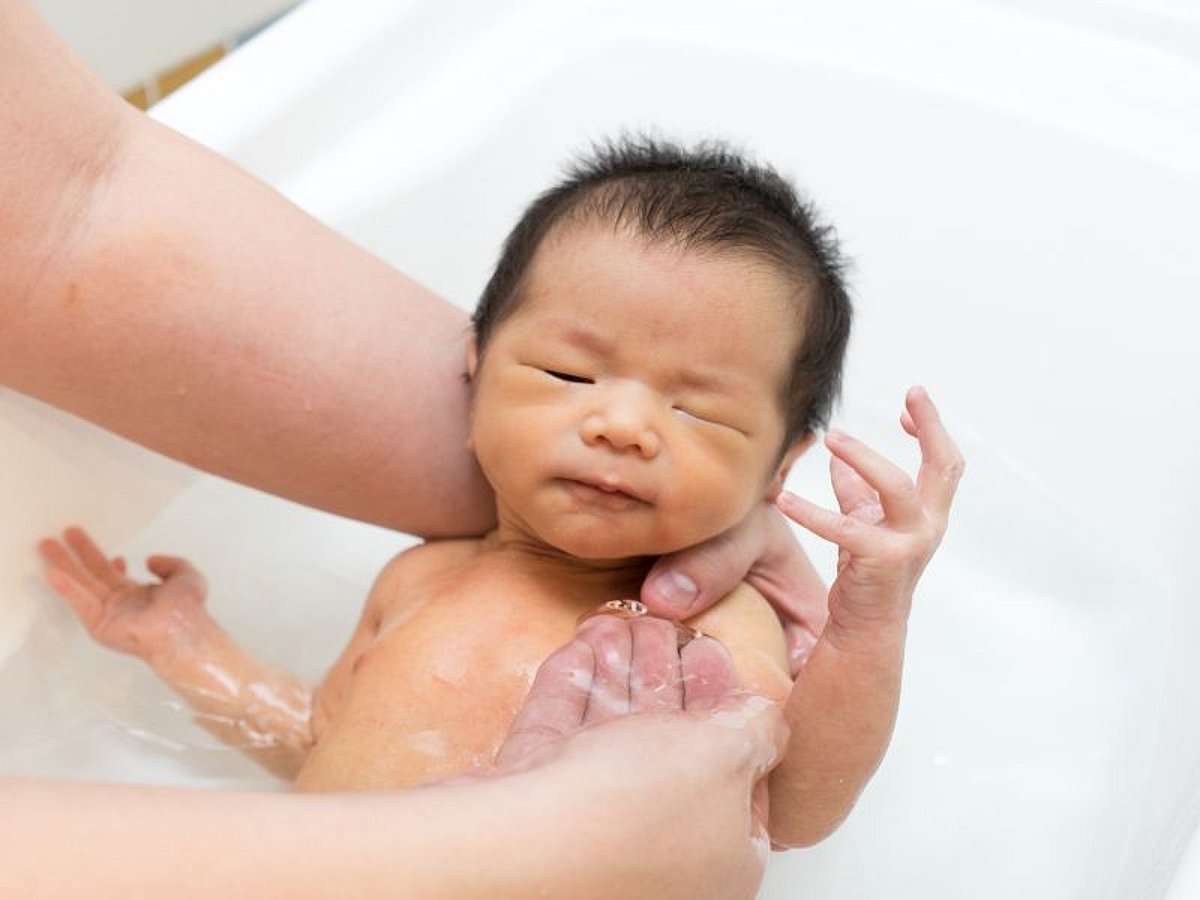 bathing baby with umbilical cord