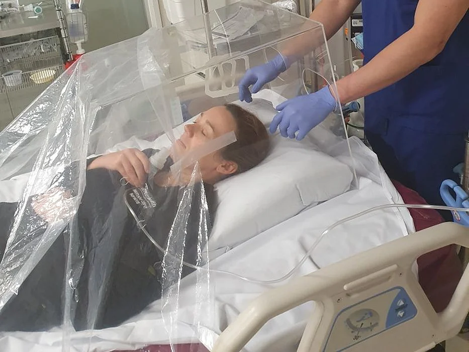 Simulation of patient inside aerosol box