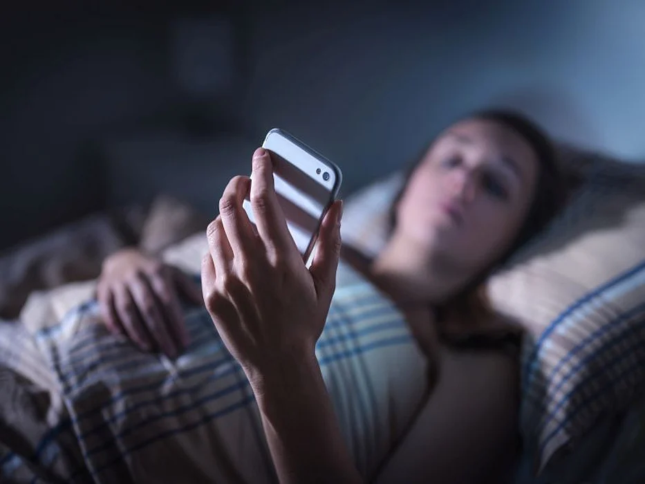 Using cellphone in bed
