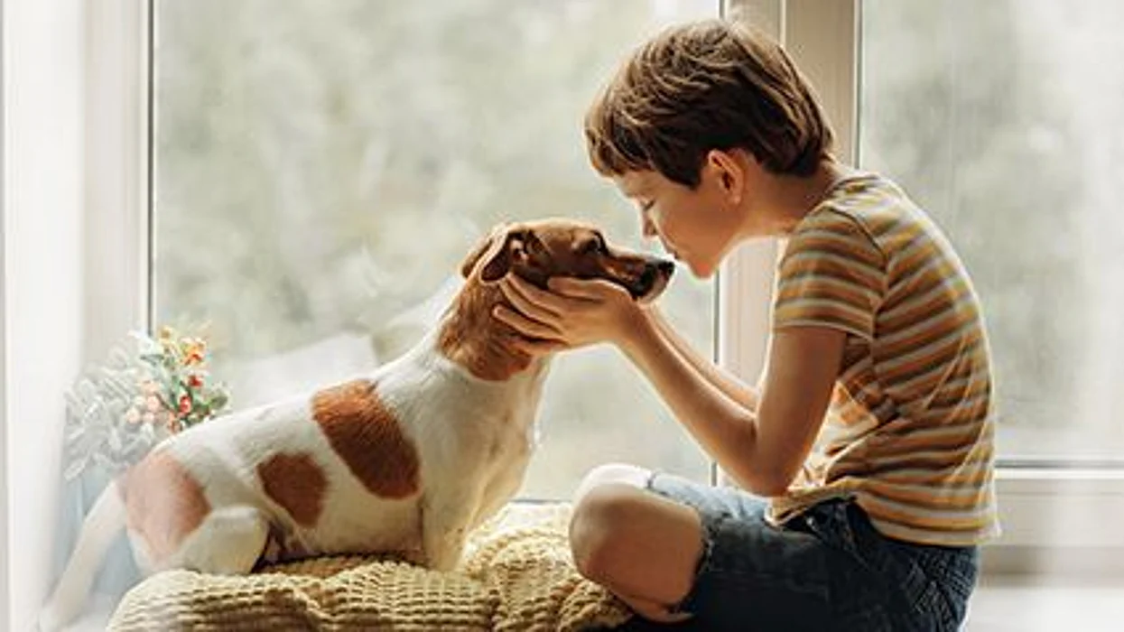 Un estudio nuevo halló que la compañía de un perro ayuda a los niños a desarrollar mejores comportamientos sociales y emocionales