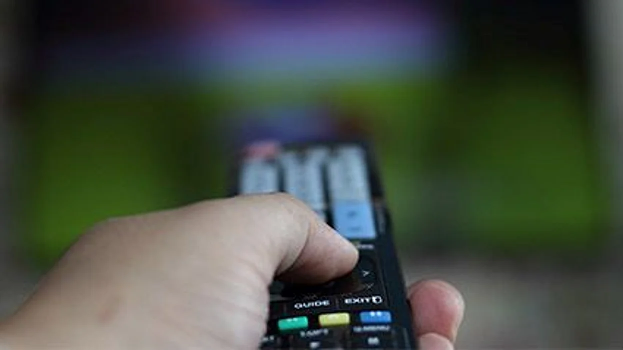 Los atracones de televisión y su salud