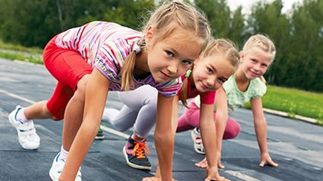 girls running
