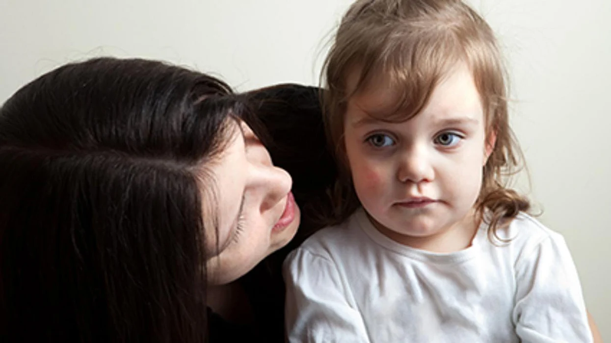 10 consejos de la American Academy of Pediatrics para ayudar a detener los berrinches de los niños pequeños
