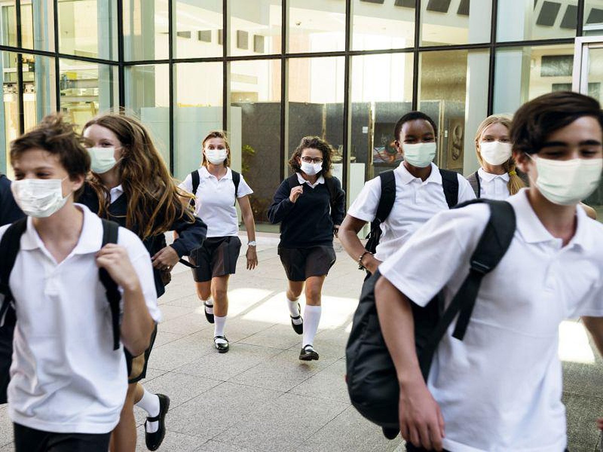 News Picture: Most High School Students Are OK With Wearing Masks: Survey