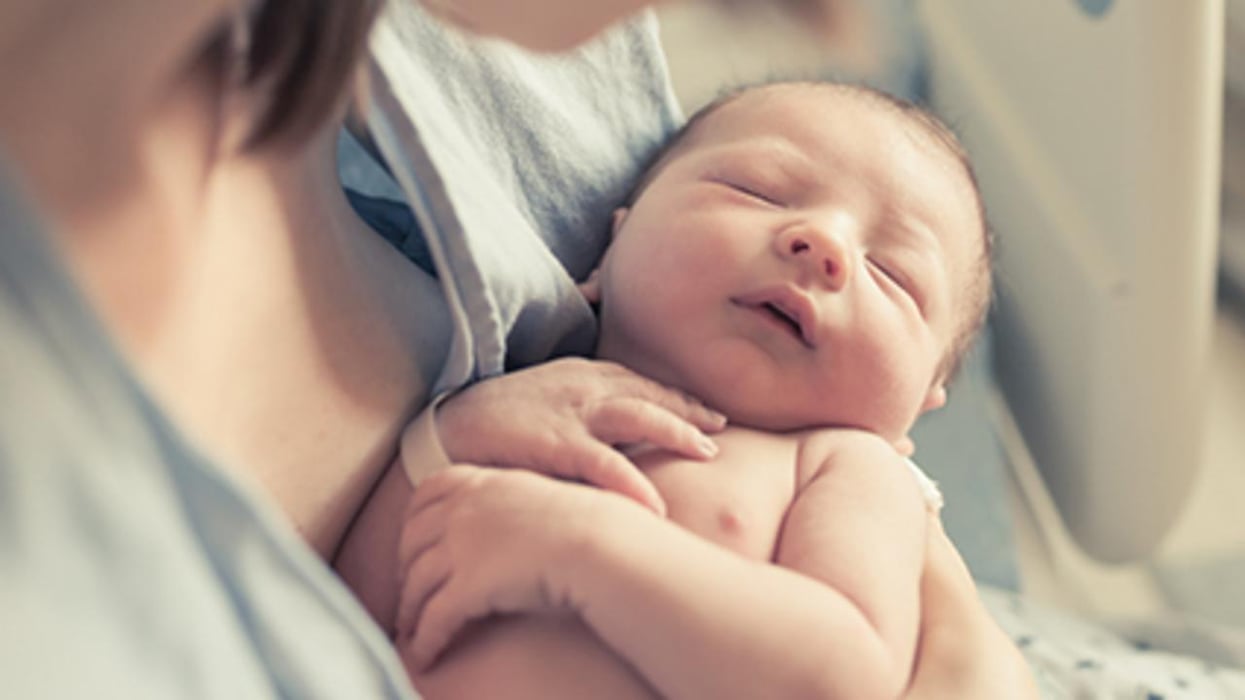 Cuando una nueva mamá siente dolor, recetar un opioide es seguro para el recién nacido, según un estudio