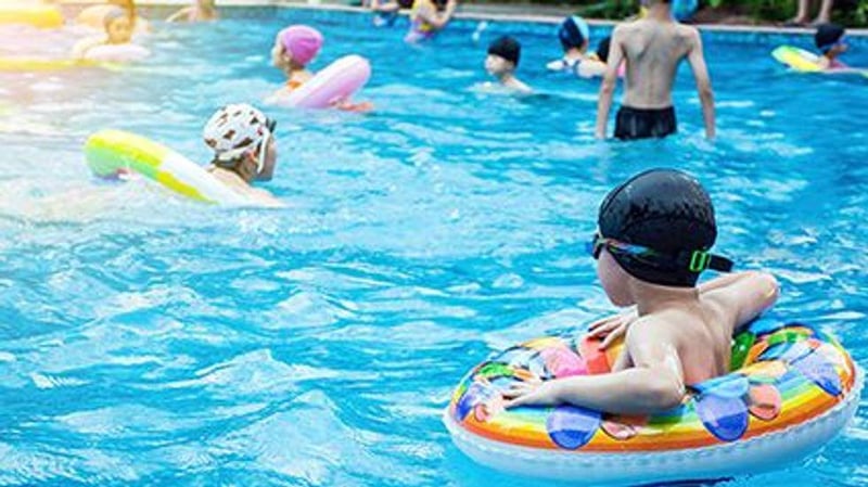 Foto de noticia: 1 piscina sucia, muchos casos de E. Coli: el peligro de nadar en verano